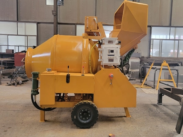 礦用濕噴臺(tái)車(chē)，礦用混凝土泵，礦用攪拌機(jī)發(fā)貨